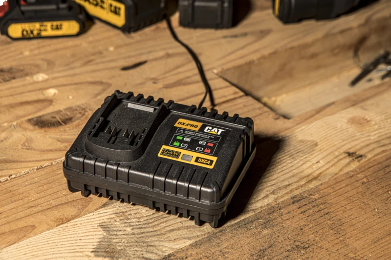CAT Fast Charger 18V 4.0Ah and 2.0Ah